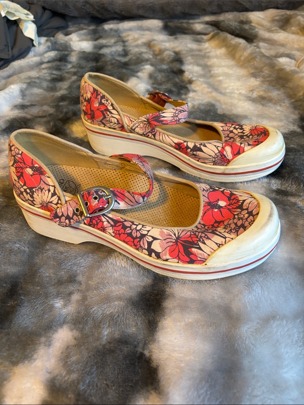 Dansko Floral Mary Jane Clogs in Pink and Red Size 40 / 9.5